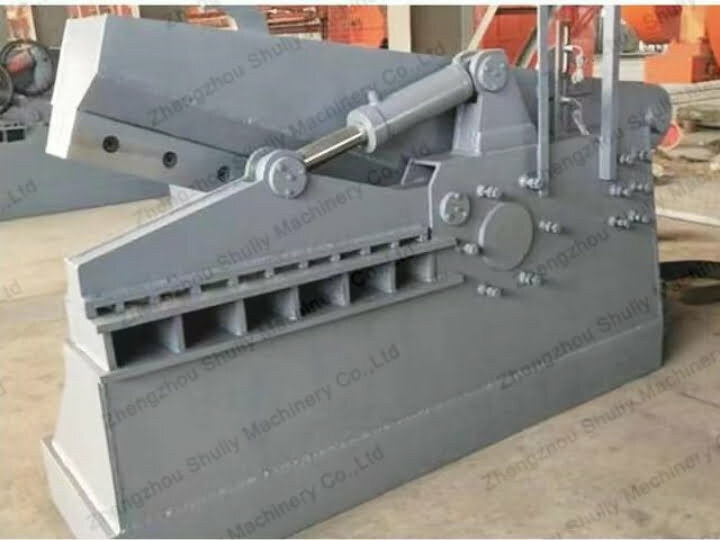 Alligator steel shear machine