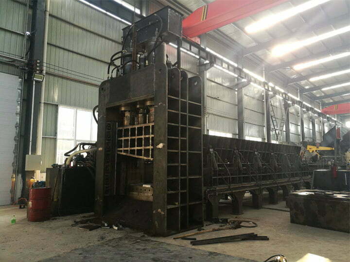Gantry shear is being made