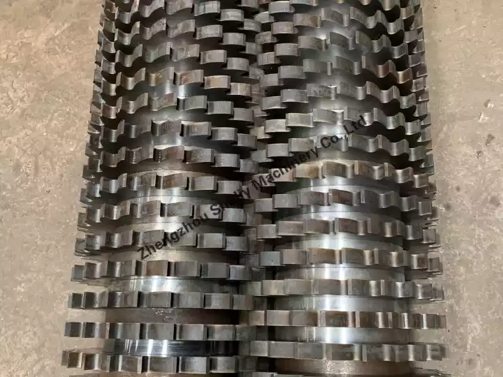 Corrugated box shredder knife