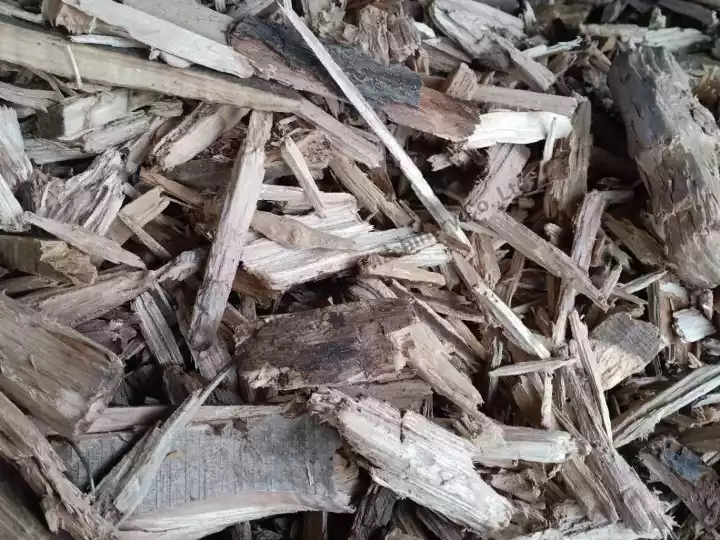 Wood pallet crushing